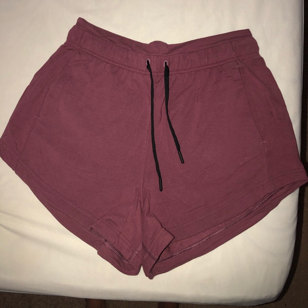 lululemon inner glow shorts